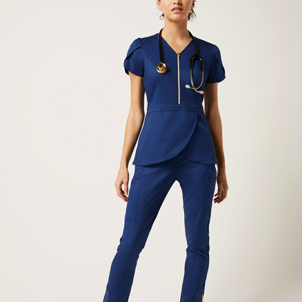 Scrub set